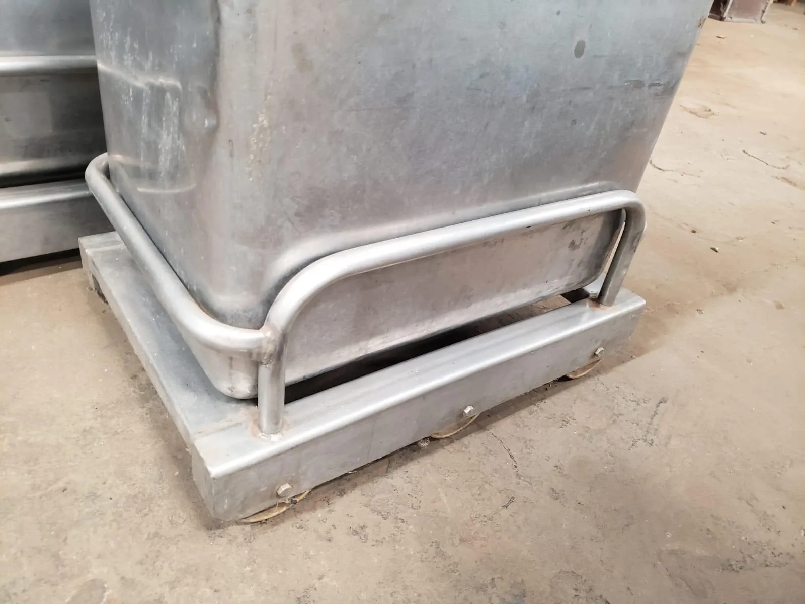 carrinhos-em-aco-inox-vemag