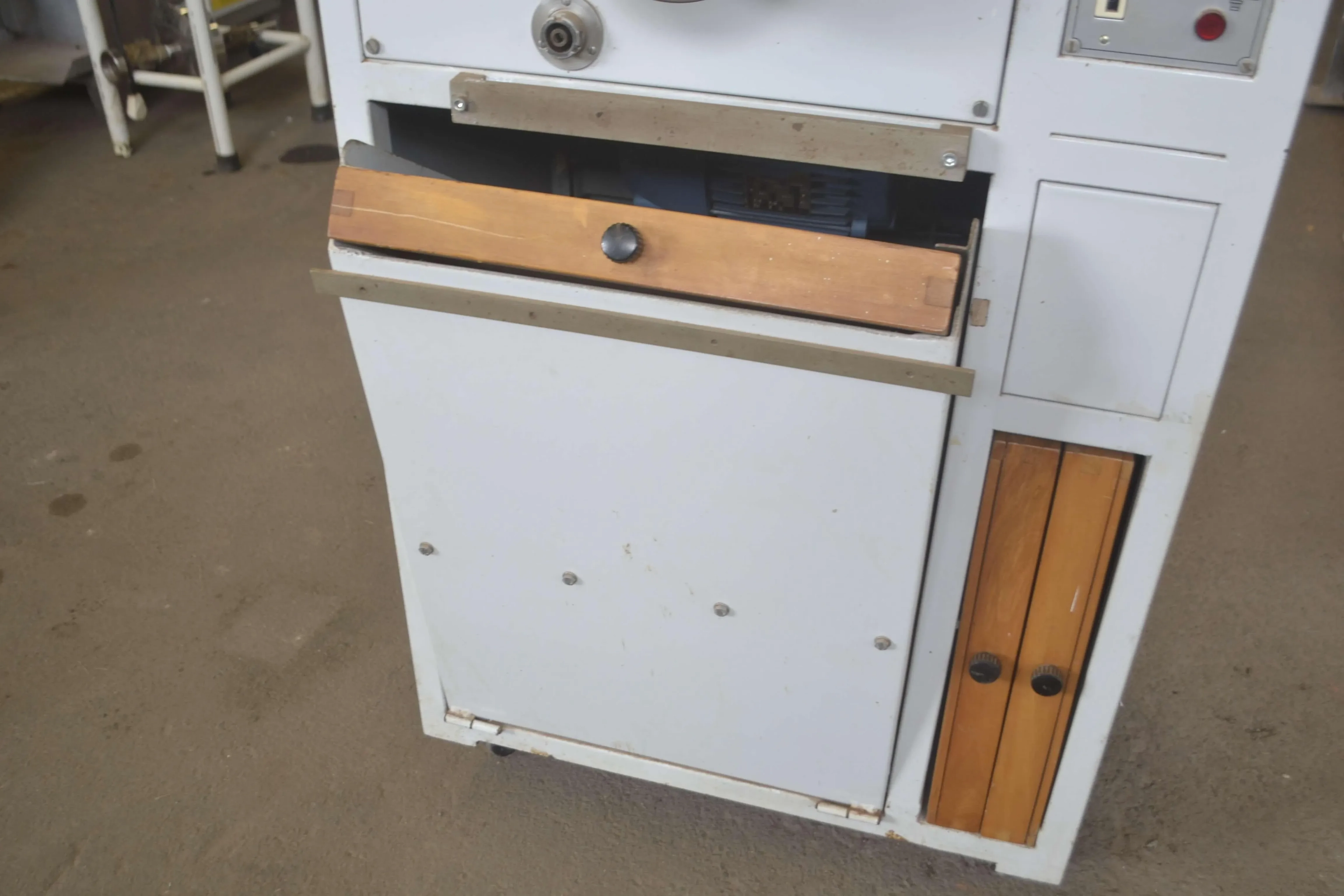 masseira-esfolhadeira-e-extrusora-capacidade-25-kg-hora-marca-pama-roma