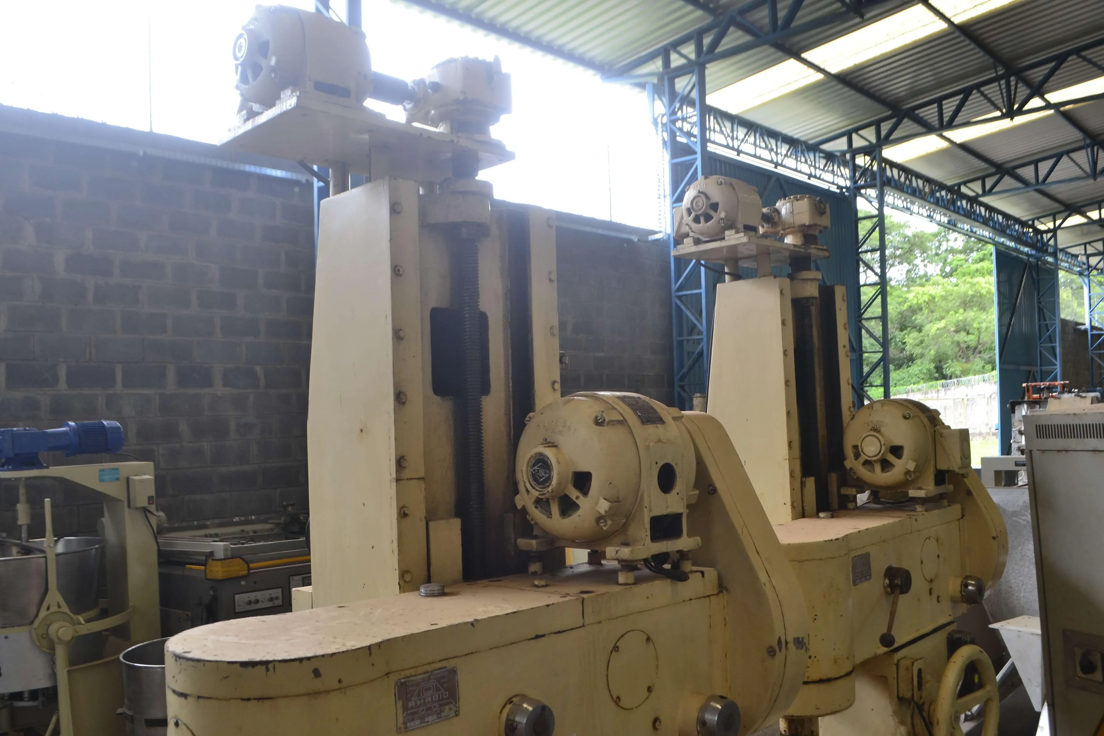 batedeira-capacidade-100-litros-marca-amadio