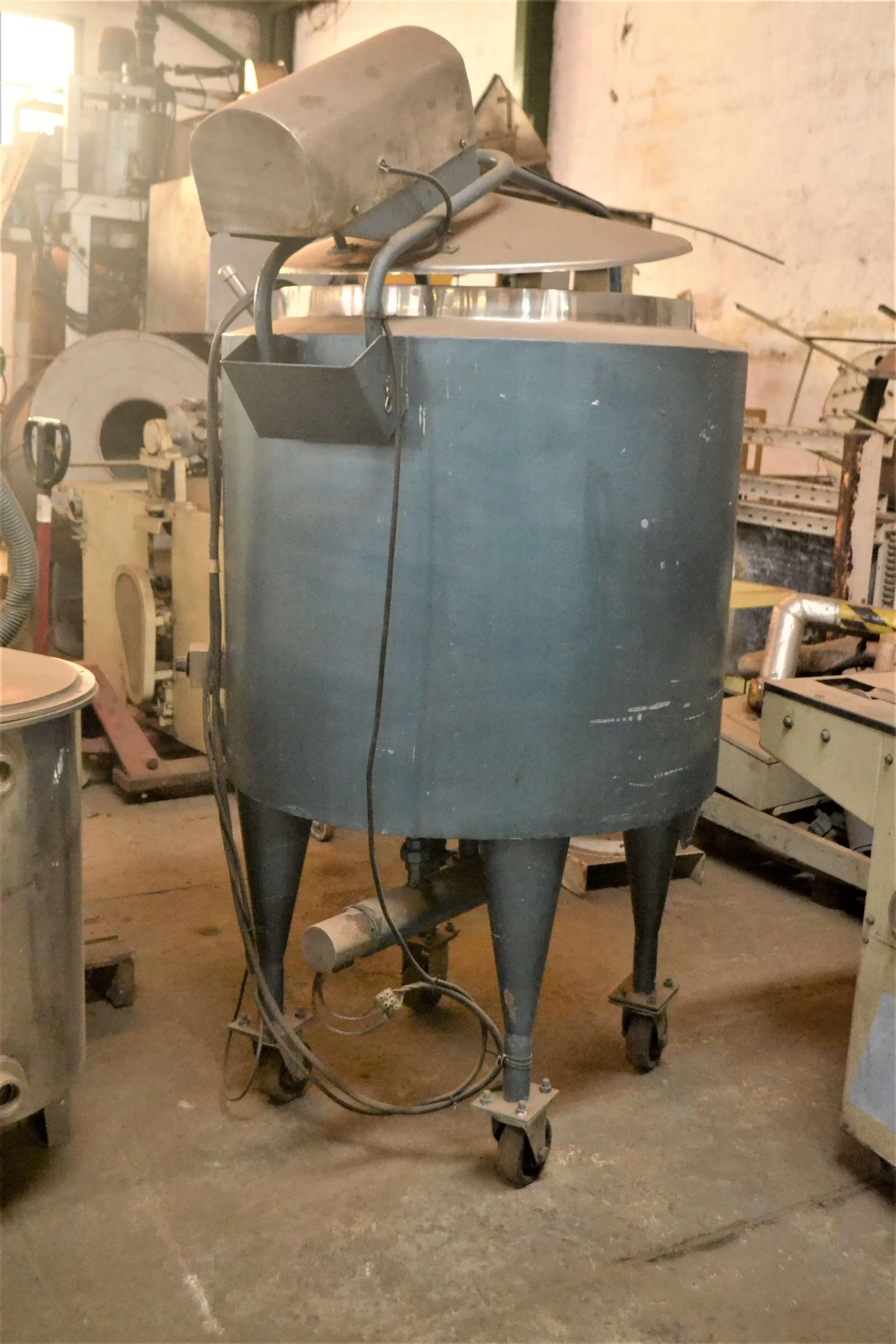 tanque-encamisado-autonomo-em-aco-inox-capacidade-300-l