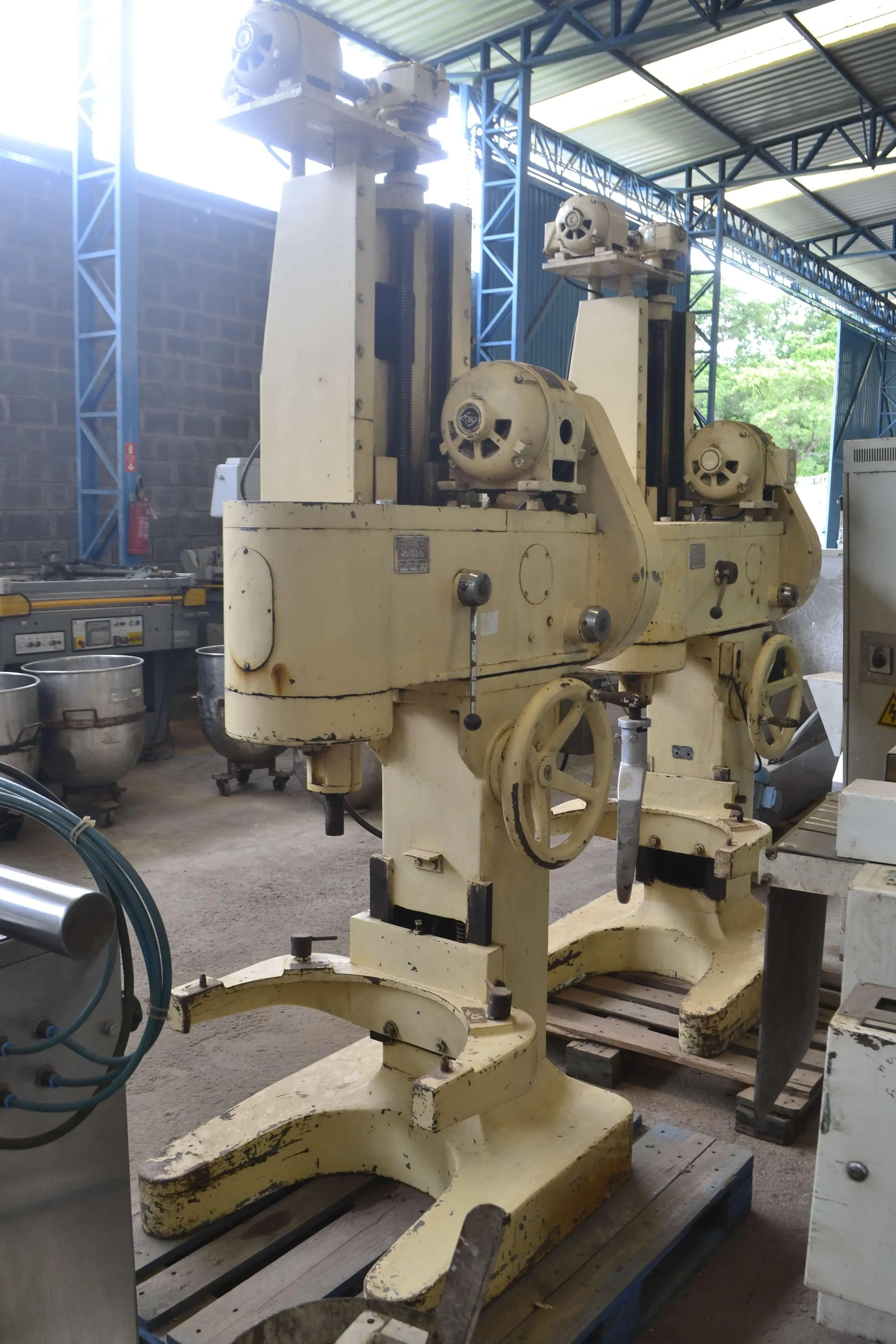 batedeira-capacidade-100-litros-marca-amadio